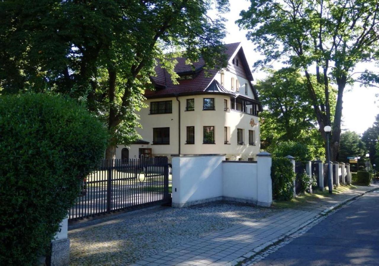 Hotel Jasny Dwór Polanica-Zdrój Exterior foto