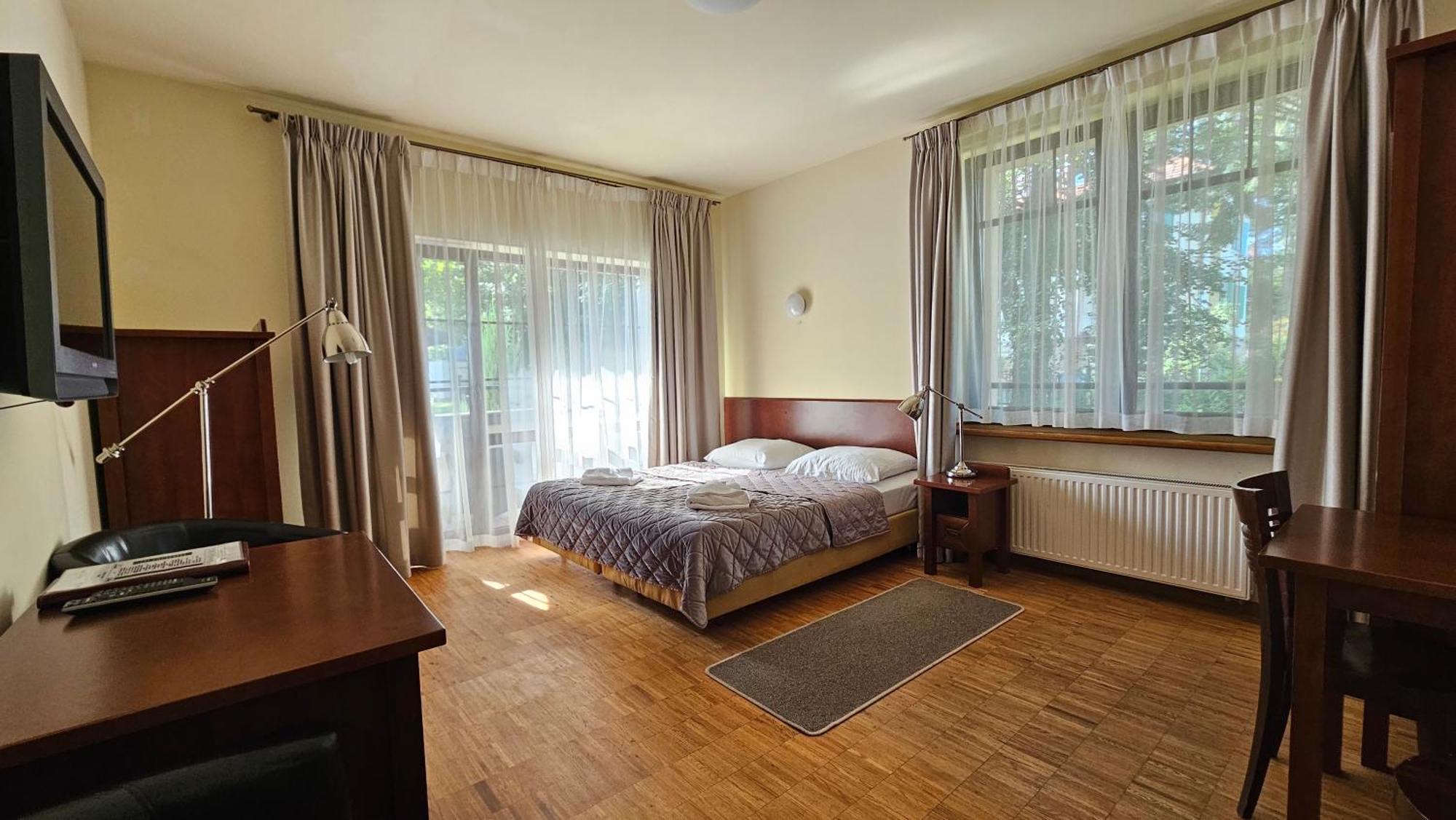 Hotel Jasny Dwór Polanica-Zdrój Exterior foto